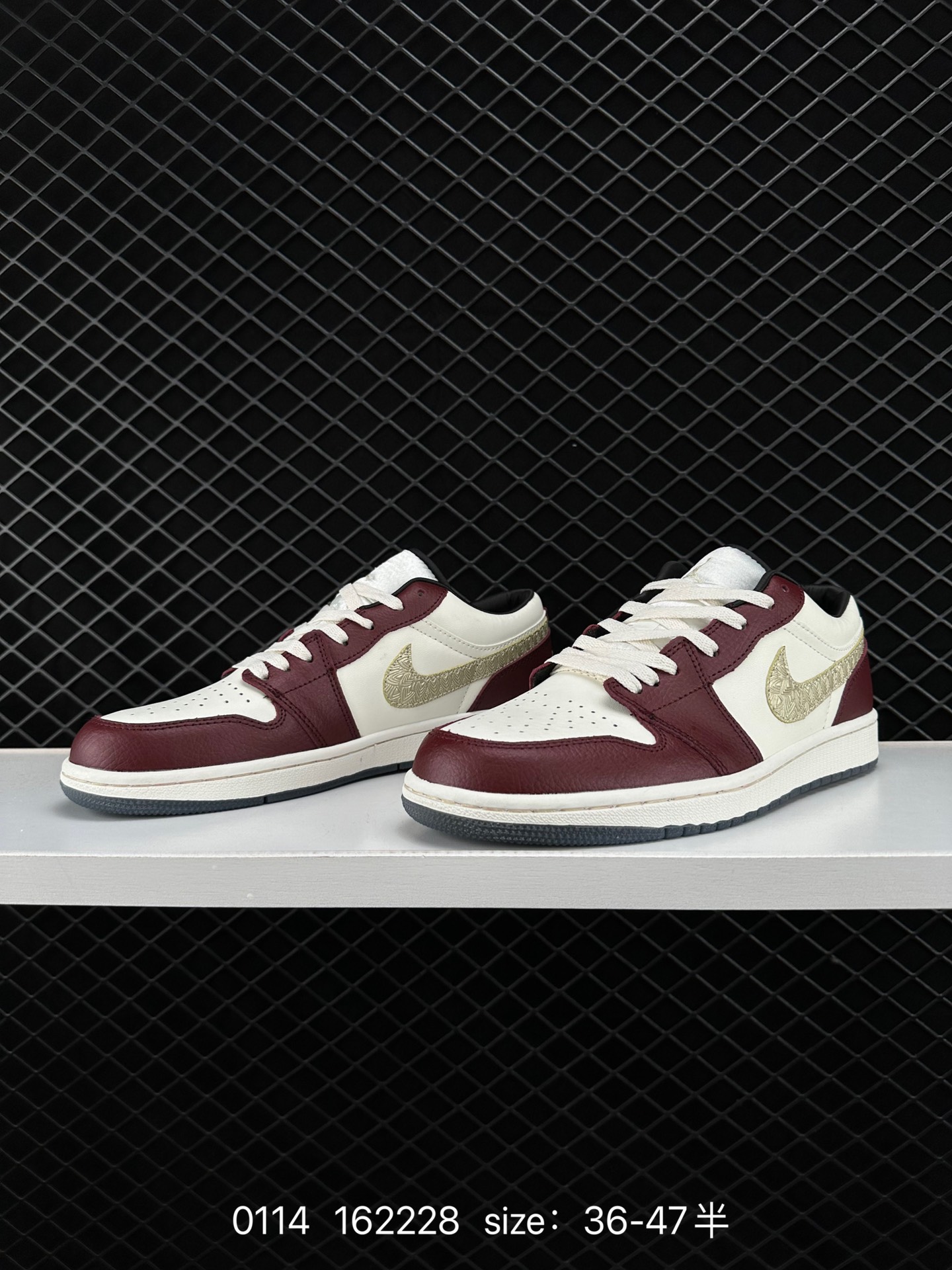 Jordan 1 Low ”Year of the Dragon“